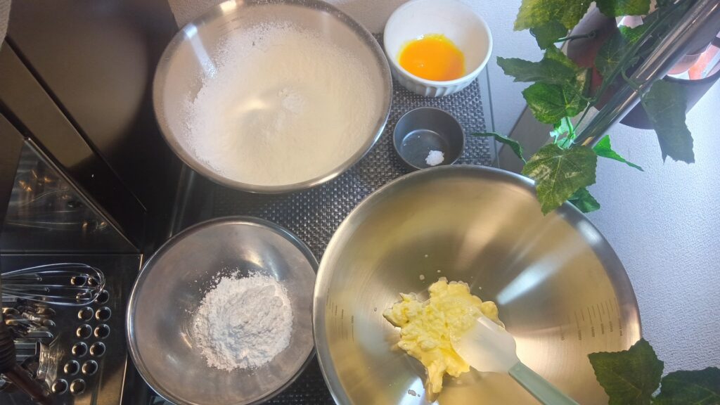 型抜きクッキー材料